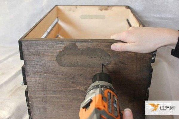 Illustrated tutorial on how to make your own crate storage cabinet