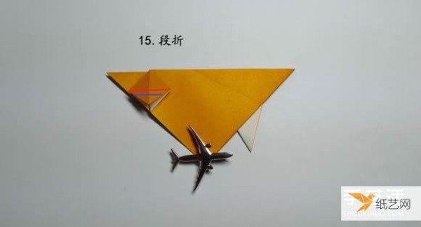 Illustration of the steps for folding a paper piranha by hand using origami