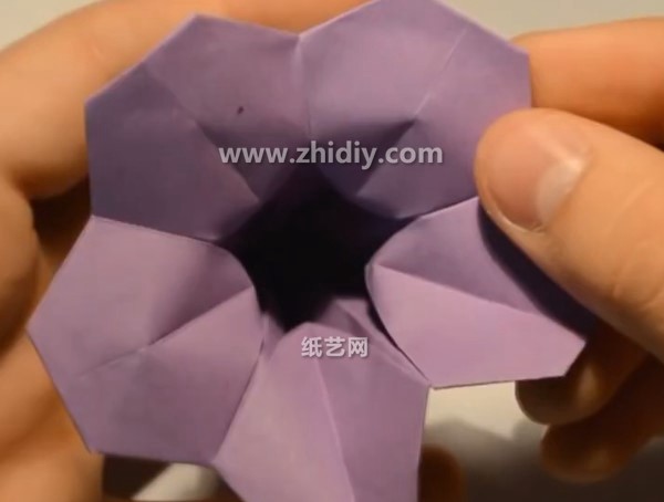 Origami video tutorial for three-dimensional handmade origami flowers