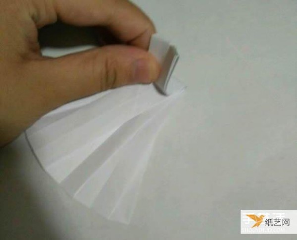 Illustrated steps on how to fold a very beautiful and elegant origami wedding dress