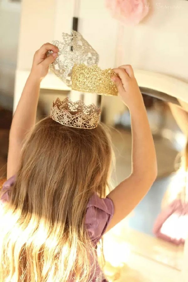 Roll up the lace to make a fairy tale crown!