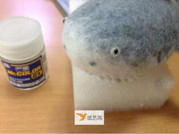 How to make a personalized wool felt shark key bag