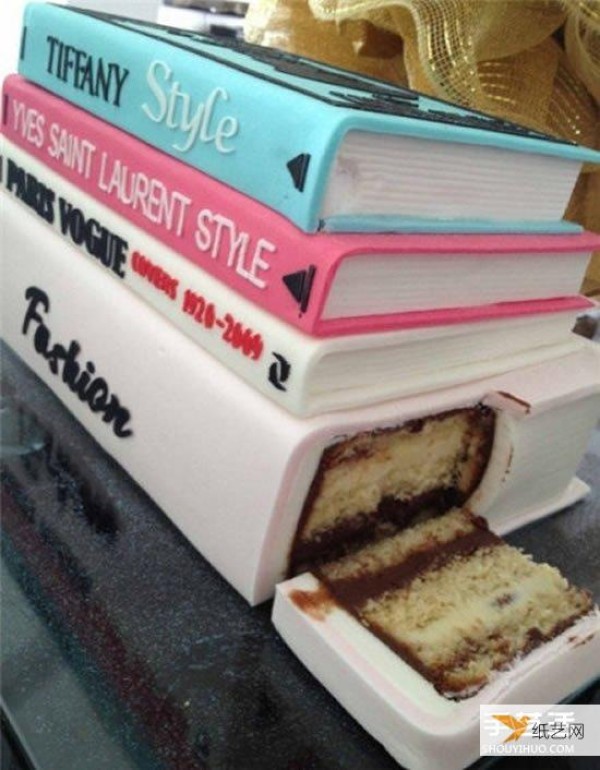 Creative book cake pictures that look like stacked books