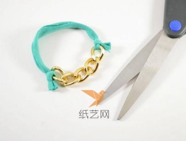 Three-minute bracelet making tutorial