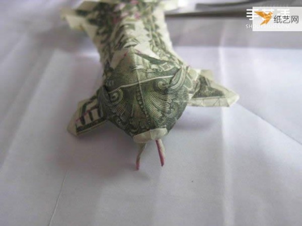 How to fold paper carp using dollars