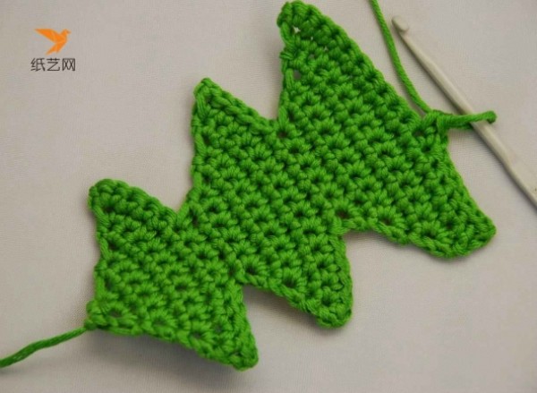 Crochet Christmas tree making tutorial illustration