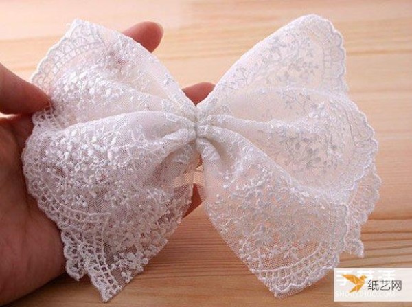 Handmade illustrated tutorial for personalized versatile lace bow hairpins