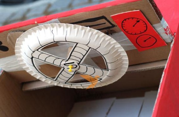 Tutorial on using old cardboard boxes to make racing toys