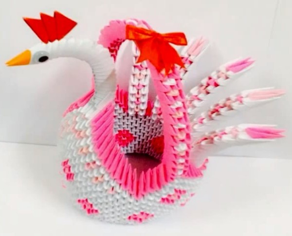 Origami video tutorial on origami triangle and rooster basket