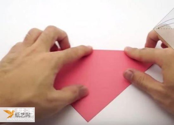 Illustration of how to fold a love letter on heart-shaped stationery with a loving heart