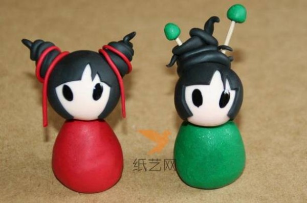 A pair of Chinese dolls made from ultra-light clay as a New Year gift