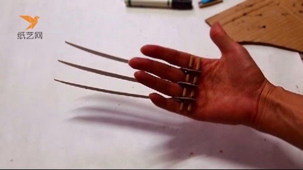 [Paper Model] Wolverine Claws Handmade Drawings