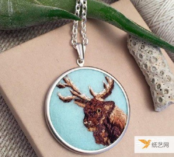 How to make animal pattern hand-embroidered necklace pendant pictures