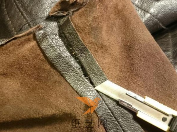 Tutorial on how to transform an old leather jacket into a cool phone case