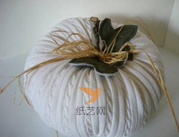 Tutorial on reusing old sweaters to make Halloween pumpkins