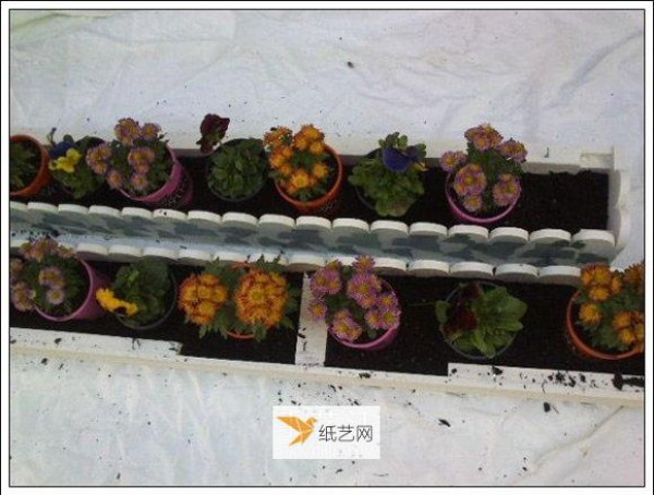 Illustrated tutorial on how to make your own window sill flower box