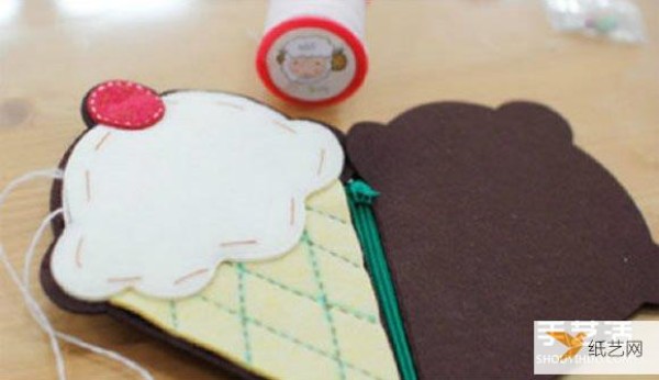 Tutorial on making a personalized handmade ice cream coin purse made of non-woven fabric