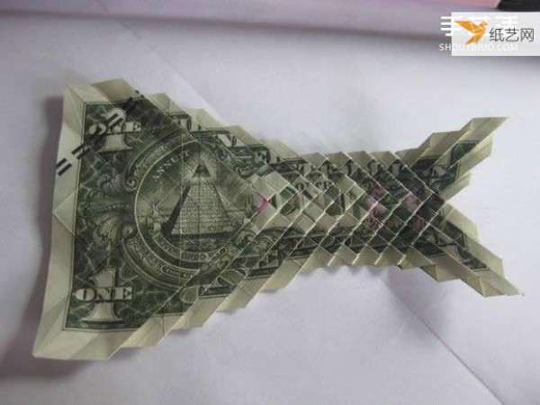 How to fold paper carp using dollars