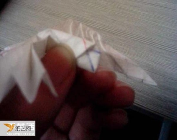 Illustration of the origami method of hand-folding a beautiful three-dimensional angel