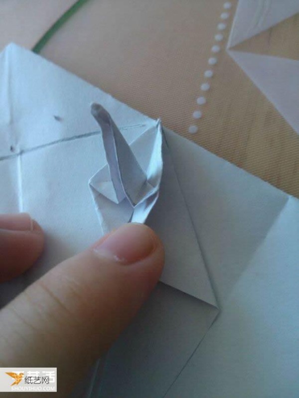 Step-by-step illustration of how to use origami to fold a cute grand piano