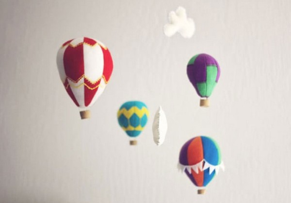 Illustrated tutorial on making cute hot air balloon decorations by hand using non-woven fabrics