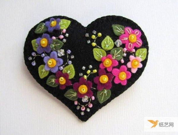 Appreciation of pictures of cute fabric heart-shaped beaded love works made of non-woven fabrics