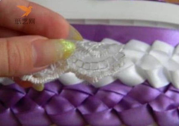 Tutorial on turning waste into treasure. Tutorial on how to make a waste biscuit box into a beautiful three-dimensional flower and lace decorative jewelry box.