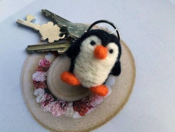 Tutorial on how to make a cute little wool felt penguin key chain