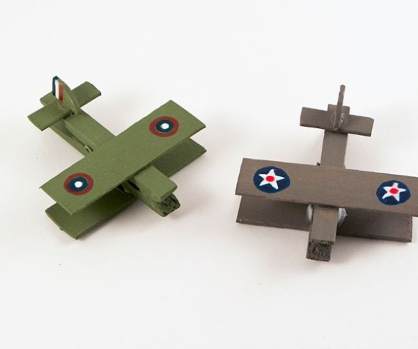 Turn waste into treasure by using scrap wooden boards to make a cute vintage fighter jet