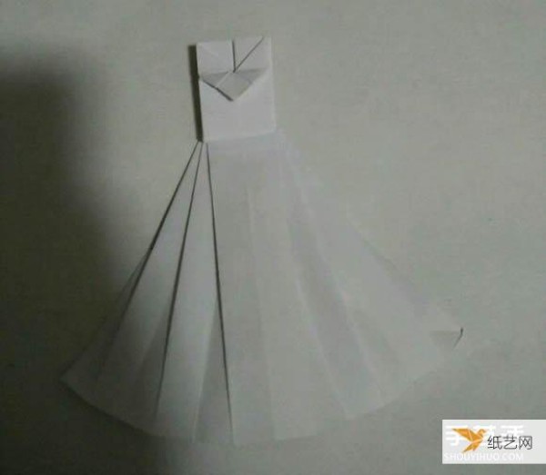 Illustrated steps on how to fold a very beautiful and elegant origami wedding dress