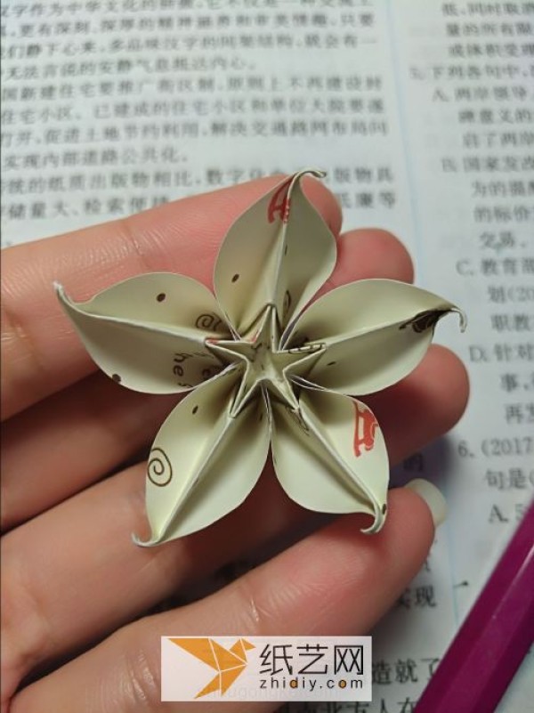 Tutorial on how to make beautiful origami carambola flowers for New Year origami