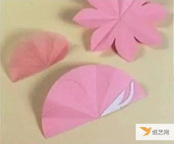 Illustrated tutorial on how to make lotus candle holders using paper cutting