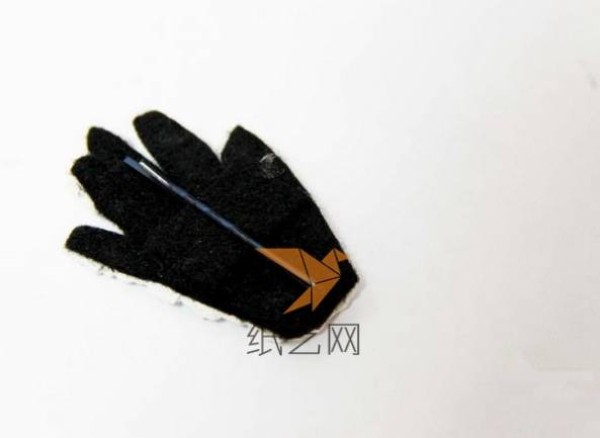 Tutorial on making cute Halloween skeleton hand hairpins