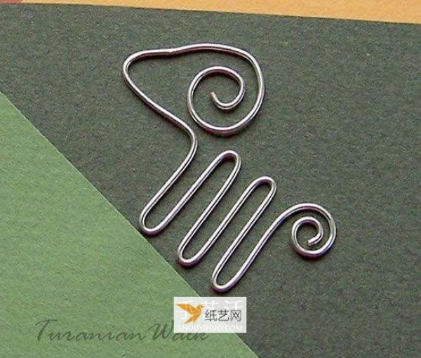 Handmade bookmark works using metal wire