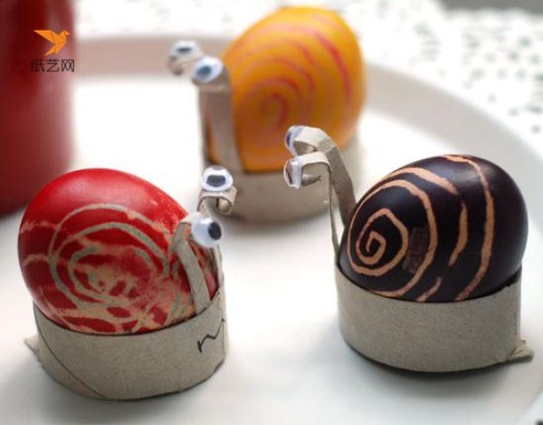 Use toilet paper tubes to make creative little snail Easter eggs