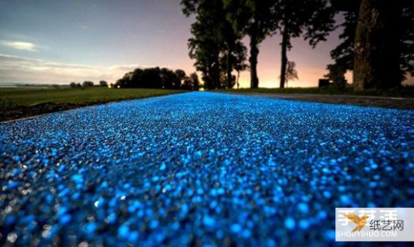 Glow-in-the-dark bike lane completely lights up Polish town, roads that glow without plugging in