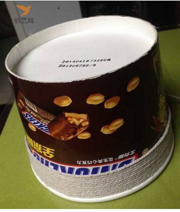 Tutorial on turning waste into treasure Tutorial on turning waste into treasure by transforming a Snickers bucket box into a chic lampshade