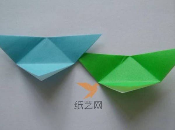 Tutorial on how to make a three-color origami box