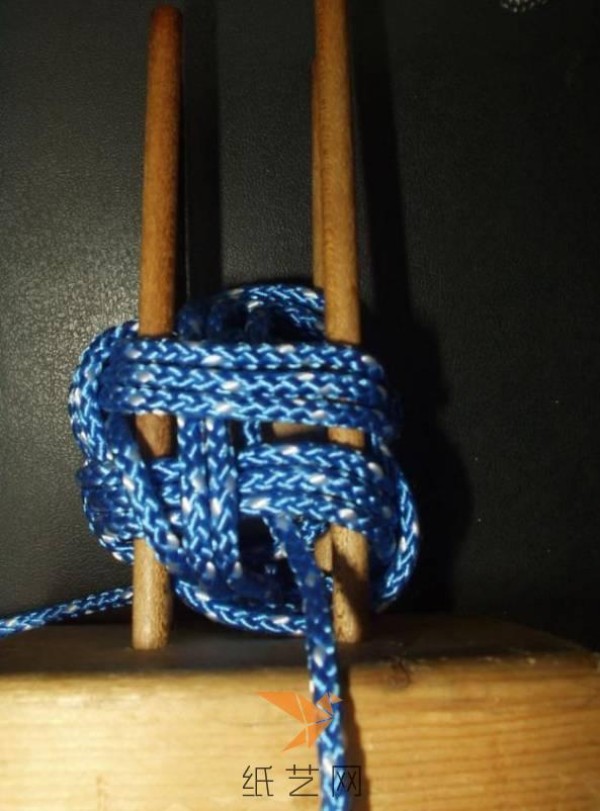 A very mysterious little ball knitting tutorial for making Valentine’s Day gifts