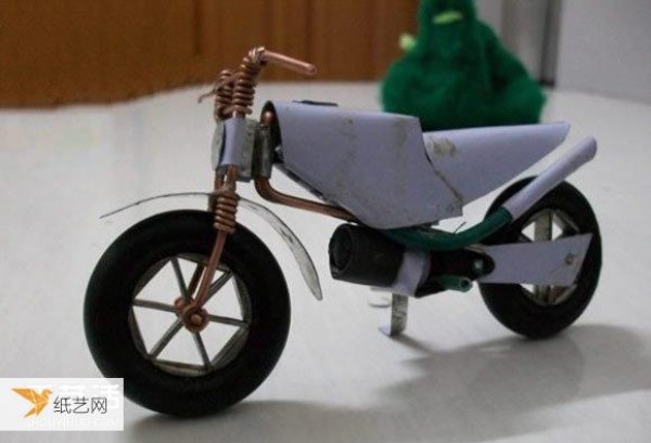 How to make a motorcycle model by reusing cans