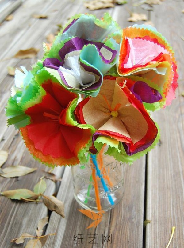 Beautiful and simple handmade paper flower tutorial