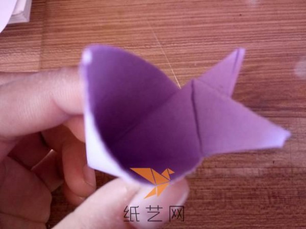 Simple three-dimensional paper flower tutorial