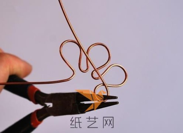 Tutorial on how to make a vintage and delicate winding hairpin for Valentine’s Day gift