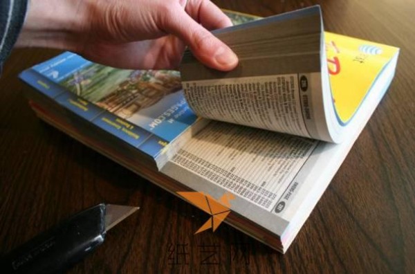 Tutorial on how to transform old books into practical pen holders