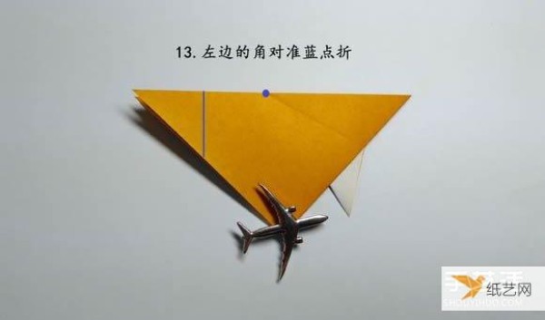 Illustration of the steps for folding a paper piranha by hand using origami