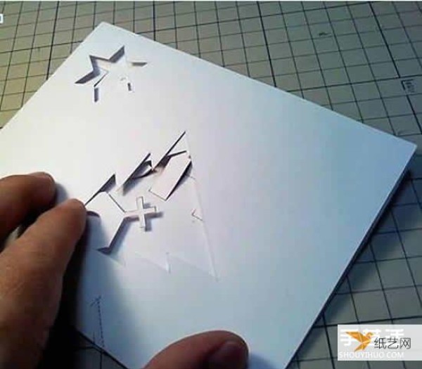 An illustration of how to make a very creative Christmas three-dimensional greeting card