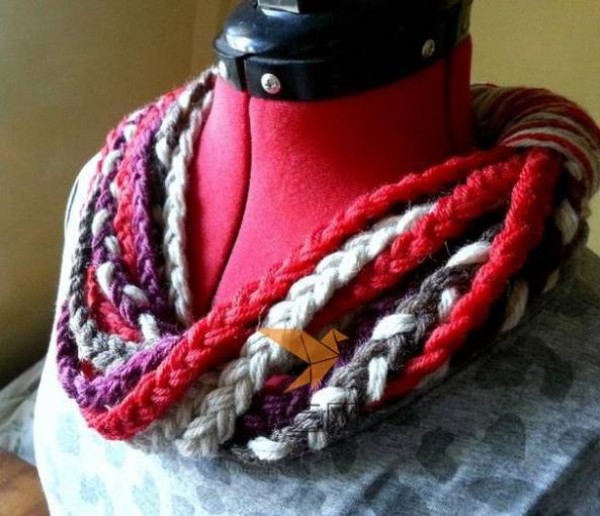 Simple hand knitted wool scarf Valentine’s Day gift making tutorial