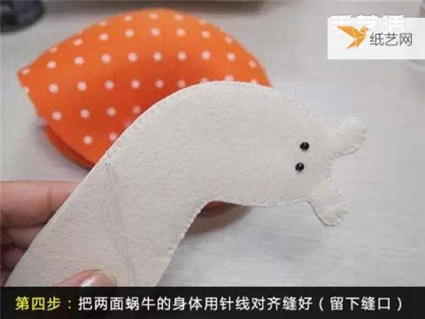 Tutorial on hand-making personalized snail pillow toys using non-woven fabrics