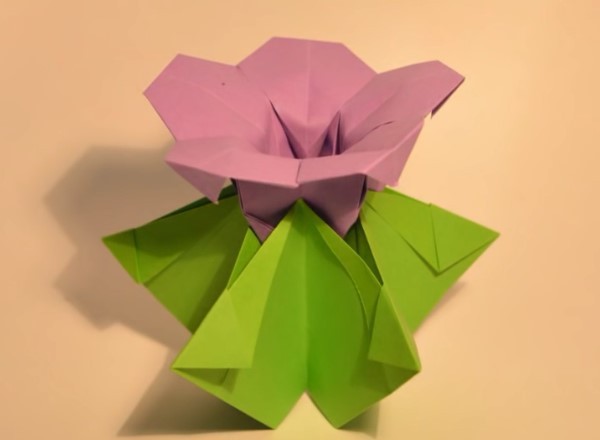 Origami video tutorial for three-dimensional handmade origami flowers