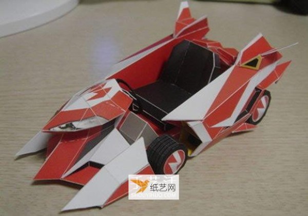 Use cardboard to make a paper model of the Sharp SR sports car